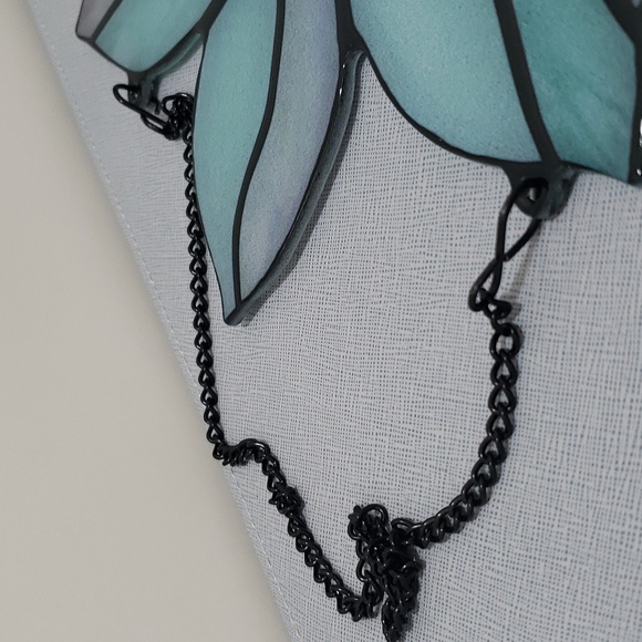 New Beautiful Exotic Flower Shaped Stained Glass with Chain for Hanging - Picture 6 of 10